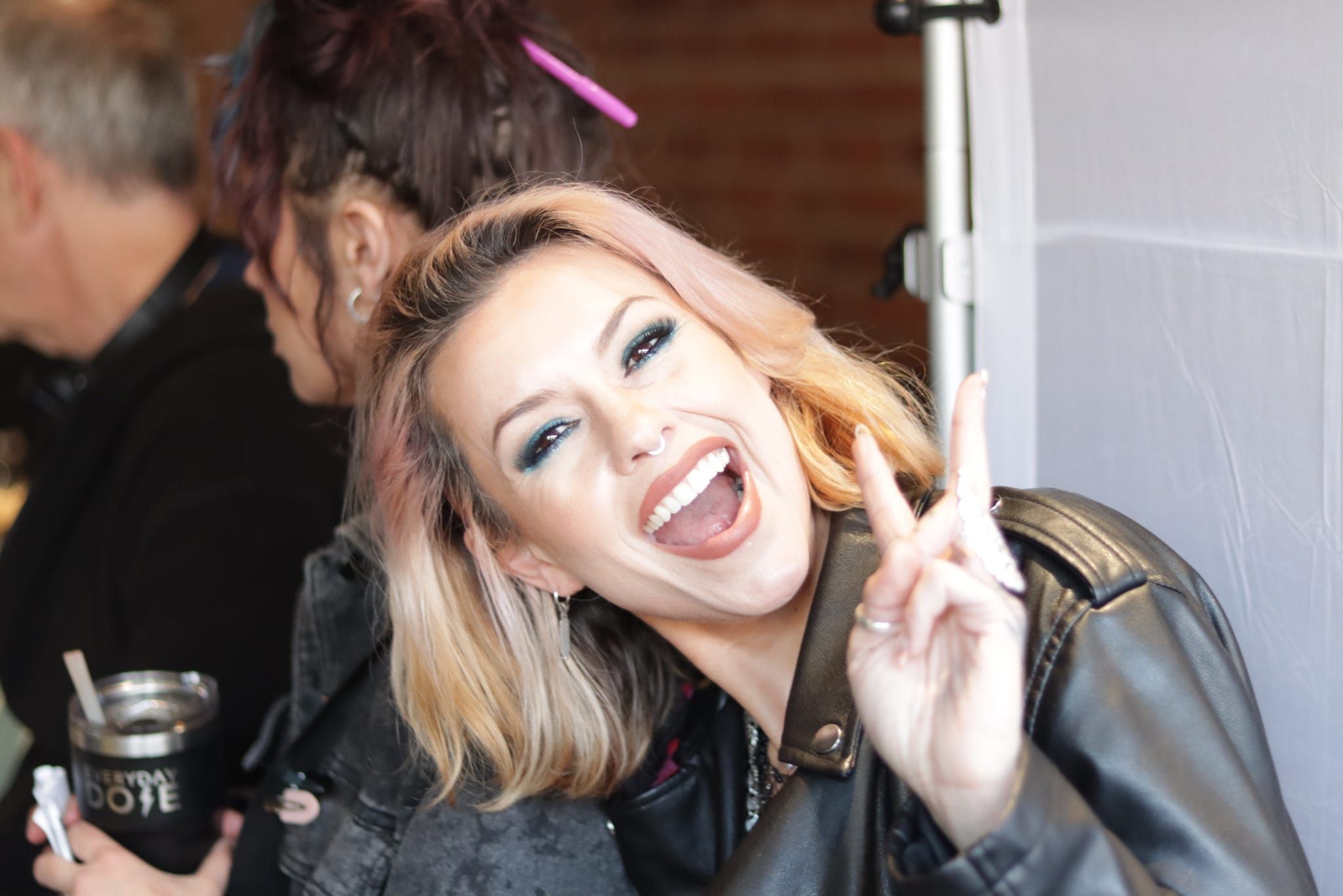 Behind the scenes photo 10